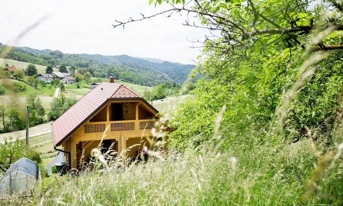 Lasko Apartment | Family-Friendly Retreat In Untouched Nature,10 Minutes from Three Water Parks.