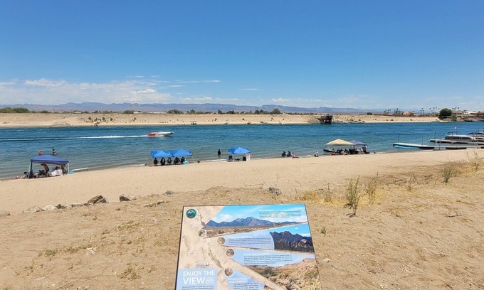 Needles House | FAMILY FRIENDLY RIVER HOUSE IN RIO BUENA VISTA COMMUNITY/NEEDLES