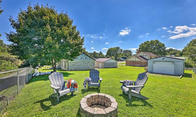 Summerlee House | Family-Friendly Sanctuary BBQ, Patio and Yard
