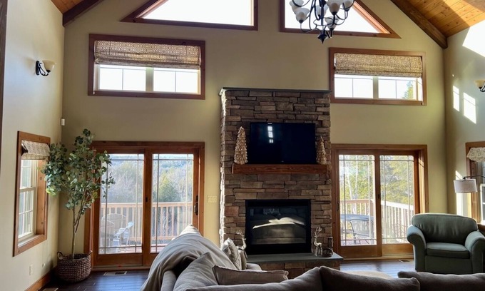 Stratton Mountain House | Family Friendly Stratton Home for All Seasons, 7 min to ski mountain