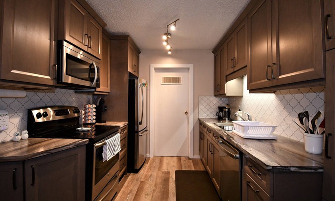 Hinton House | Family friendly townhouse close to Jasper National Park!