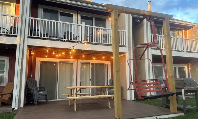 Hunter House | Family friendly townhouse minutes from Hunter Mountain!