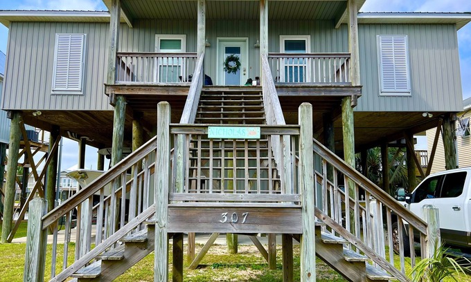 Royal Lagoons House | Family-friendly waterfront house in popular Royal Lagoons with dock/slips.