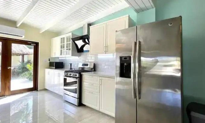 Koyari Villa | Family friendly villa w/pool 2 minutes from Eagle Beach!