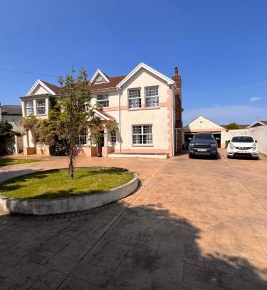 Porthcawl House | Family & friends get together birthday hot tub