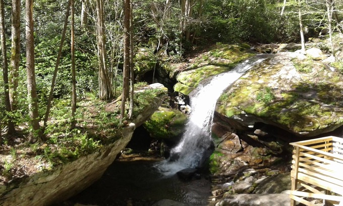 Seven Devils Cabin | Family Fun Cabin-Hike Otter Falls/Firepit/New Hot Tub/TheatreRoom/Ideal Location