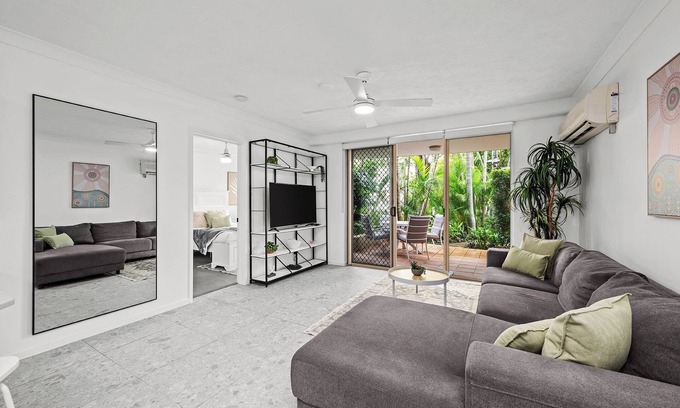 Mermaid Beach Apartment | Family Fun Chic & Central
