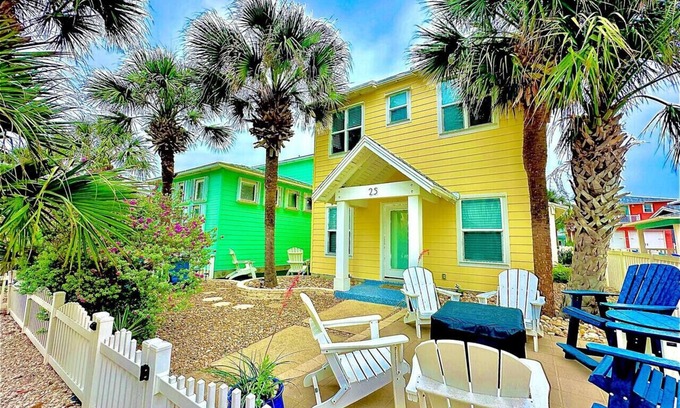 Port Aransas House | Family Fun in a Gated Community: Cornhole, Washers, and a Pool Just Steps Away