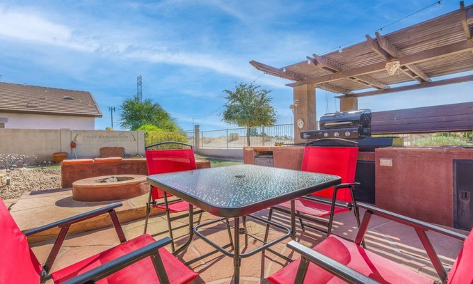 Coldwater Springs House | Family Fun Retreat! Themed Rooms, BBQ & Golf Course!