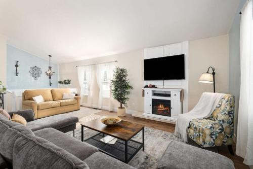 Mount Pleasant House | Family Getaway and Modern Farmhouse