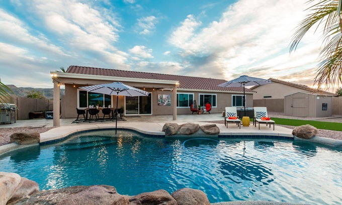 South Mountain House | Family Getaway! Sleeps 12, Pool, Playground, Game Room
