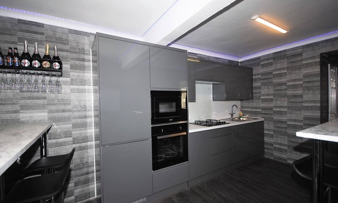 Woodingdean House | Family Holiday Home With Hot Tub & Sauna Sleeps 8