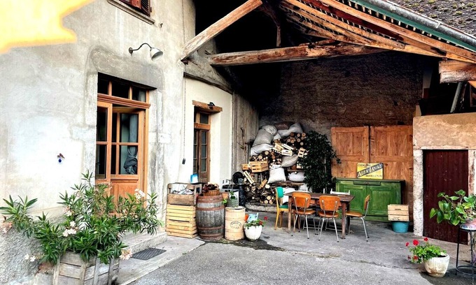 Saint-Benoit House | Family home in the country
