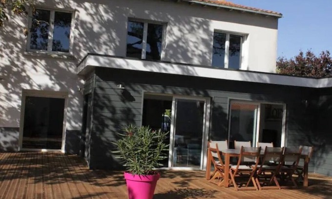 Dompierre-sur-Mer House | Family home 10 minutes from La Rochelle