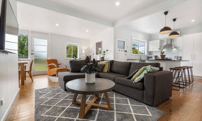 Orange East House | Family Home in East Orange - Cosy & Spacious