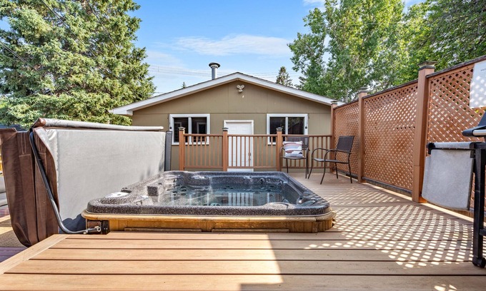 Southwest Calgary House | Family Home in Southwood w Hot Tub Sleeps 9