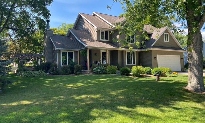Neenah House | Family home near 2024 NFL draft & only 14miles from EAA