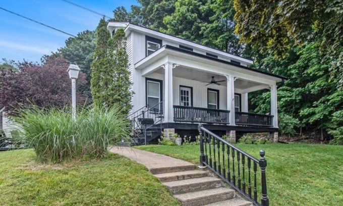 Manistee House | Family Home Near Beach, Downtown, Marina