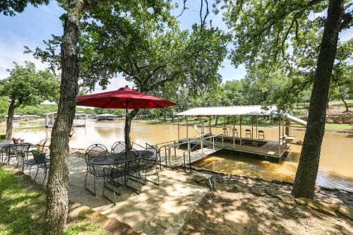 Chico House | Family Home on Lake Bridgeport Pets Welcome!