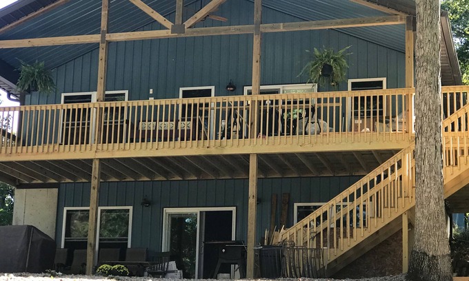 Effingham House | Family Home on Lake Sara