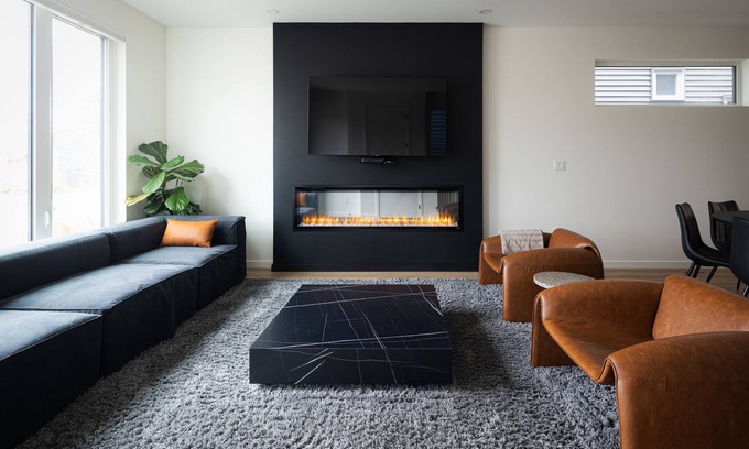 Southeast Edmonton House | Family Home | Rooftop Patio | King | Fire Table | GYM