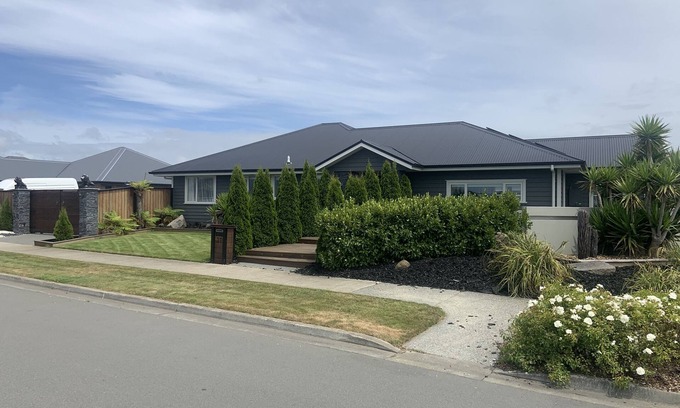 Kaiapoi House | Family Home ten mins from beach - central location