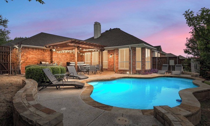 Southwest Carrollton House | Family Home w/Pool & Hot Tub + Huge Gameroom
