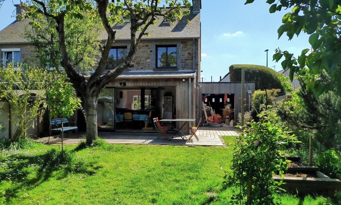 Esperance-Cottages House | Family home with enclosed garden