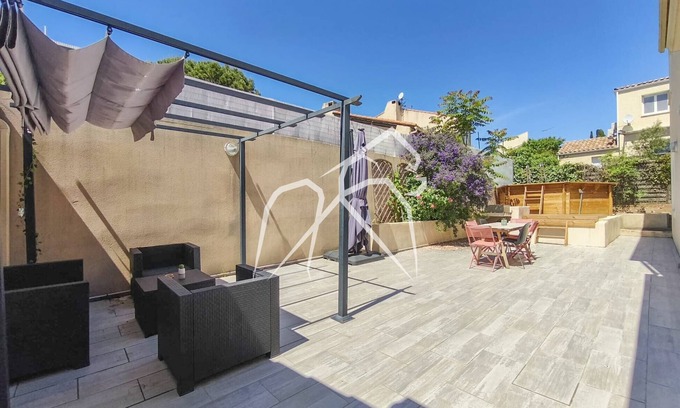 Cournonsec House | Family home with pool 15mns from the Mediterranean!