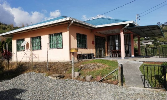 Kundasang House | Family Homestay Nearby Desa Dairy Farm (5 minutes)