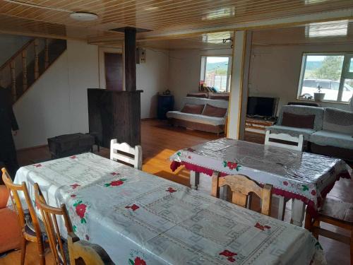Hatgal House | Family hostel