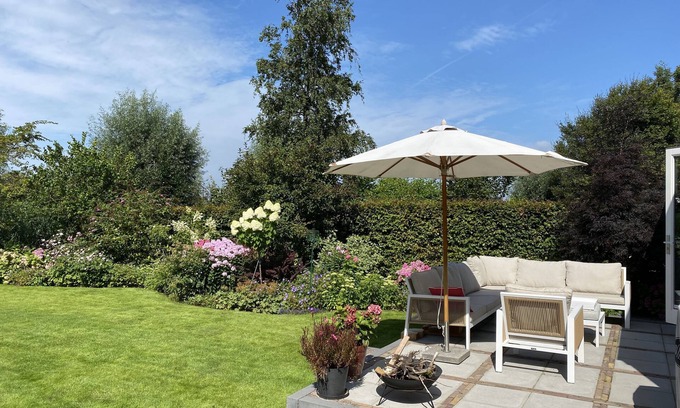 Abcoude Villa | Family house, 4 x 2 bed, waterfront villa - Amsterdam