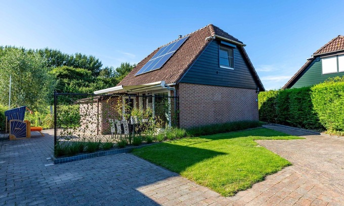 Wolphaartsdijk House | Family house, close to the beach and Lake Veere, garden where children can play