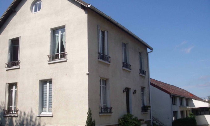 Dammarie Les Lys House | Family house in the city center near the train station and all amenities