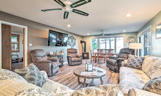 Higgins Lake House | Family Lakefront Retreat Fish, Boat and Hike!