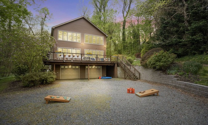 St. Leonard House | Family Luxury: 5BR, GameRm, MovieRm, Kayaks, PingPong, Fire Pit, Beach