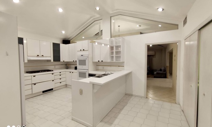 Fort Lee House | Family nice house with parking and front yard ,