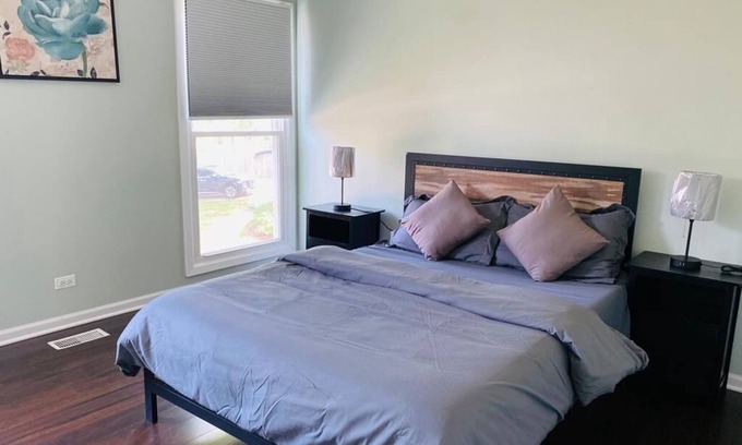 Streamwood House | Family Oasis: 3000 Sq Ft-4 Bedroom Home with workout space and full basement