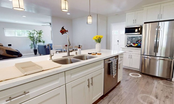 Orange House | Family Oasis: Modern & Cozy Pet-Friendly Home. Close to Disney
