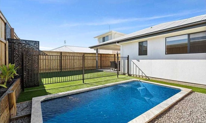 Palmview House | Family-Perfect Home: Relax, Swim, Explore, Repeat!