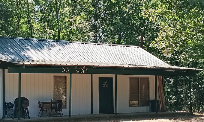Yorktown Cabin | Family/pet-friendly, secluded lodge w/fishing!