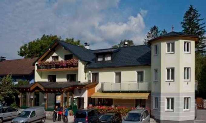 Weissenbach am Attersee Cottage | Family room 1 - Attersee-Hotel zur Nixe Smart