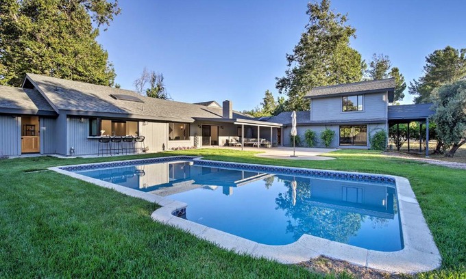 Valley Center House | Family Retreat - Private Tennis Court and Game Room
