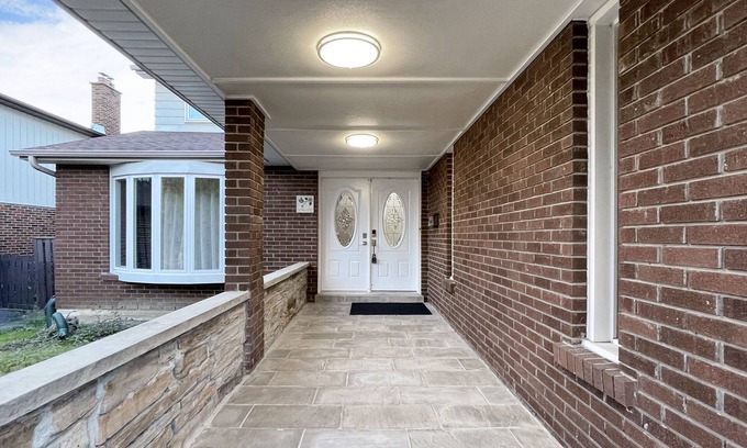 L'Amoreaux House | Family Retreat: Scarborough Gem
