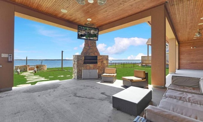 Onalaska House | Family Retreat✶Lake Livingston Luxury✶Private Pier