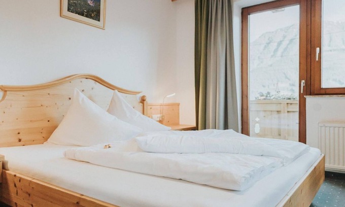 Sankt Veit im Pongau Apartment | Family room, shower, toilet, 2 bedrooms - Empl, country and apartment house