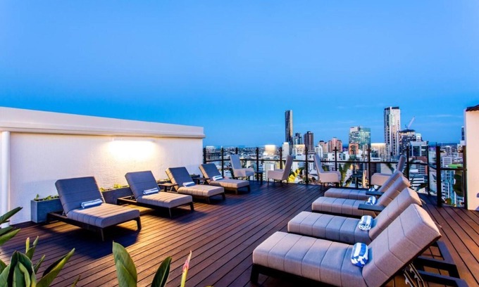 Spring Hill House | Family Room CBD Brisbane