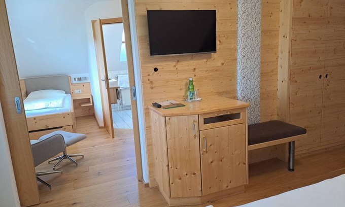 Bad Waltersdorf Bed & Breakfast | Family room - Glatz "Haus Siegesbrunn"