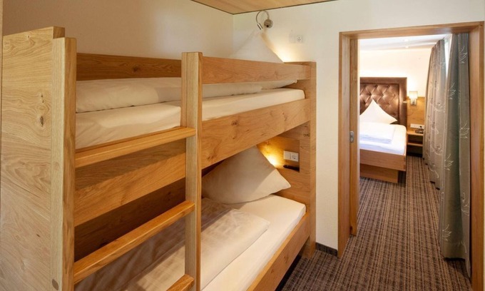Damuels House | Family room - Hotel Restaurant Alpenblume