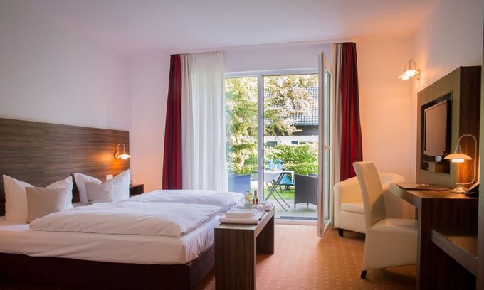 Kyritz Apartment | Family room with terrace (shower/toilet)